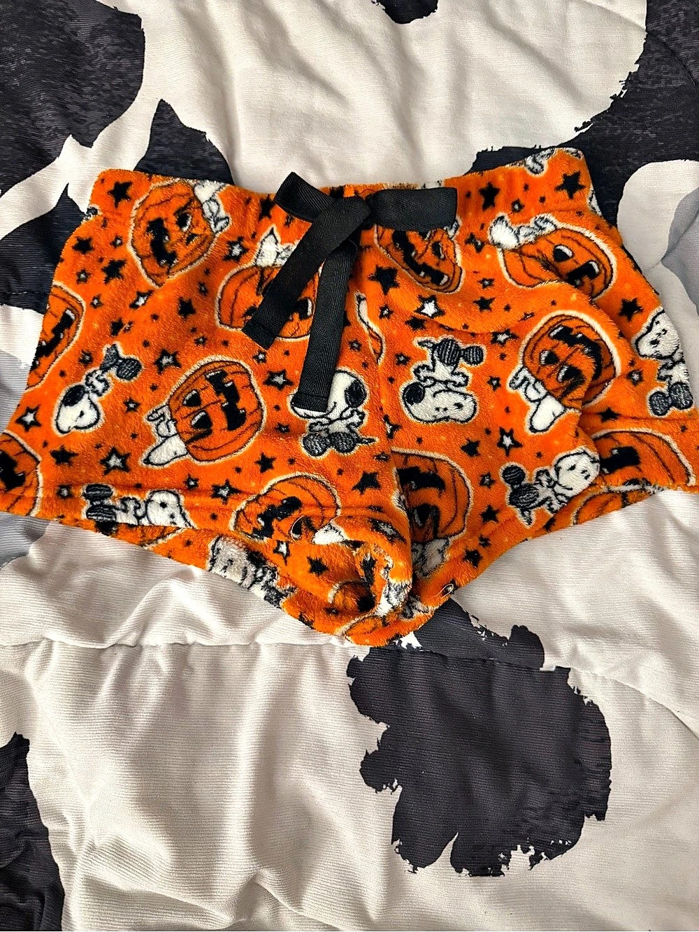 Peanuts Snoopy Halloween Pumpkin Plush Pajama Shorts Orange & Black Medium